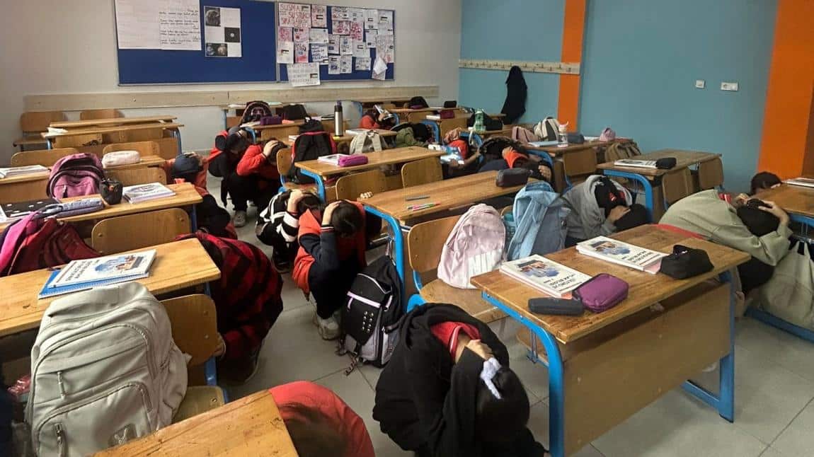 Uluslararası Afet Risklerinin Azaltılması Günü Kapsamında Tahliye Tatbikatı Gerçekleştirildi